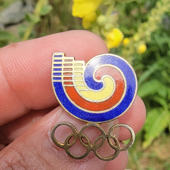 OLYMPIC Pin 1988 Seoul Korea of emblem logo. - Picture 2 of 6
